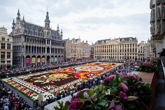 世界一美しい広場グランプラスで開催される歴代のフラワーカーペットの歴史を辿る【ベルギー・ブリュッセル】